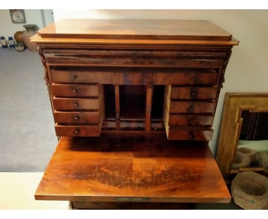 Secretaire Nord Europa Biedermeier del 1800 in mogano e piuma di mogano