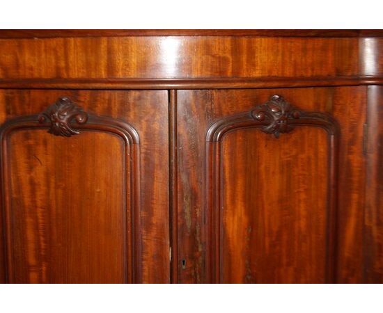 Credenza Inglese di metà 1800 stile Vittoriano in mogano riccamente intagliata 