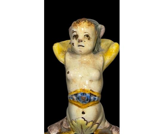 Coppia di vasi in maiolica decorati con putti in ambiente agreste.Ginori