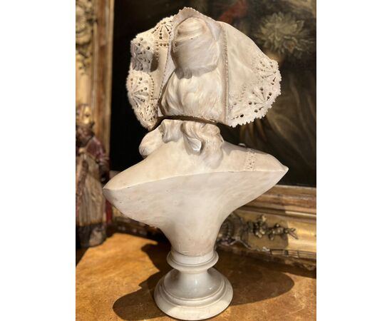 Busto raffigurante figura femminile 