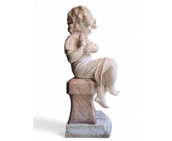 Scultura raffiurante Bambina con uccellino