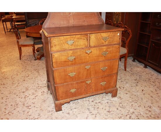 Piccolo cassettone comoncino inglese del 1700 stile Queen Anne in legno di noce