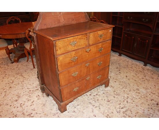 Piccolo cassettone comoncino inglese del 1700 stile Queen Anne in legno di noce