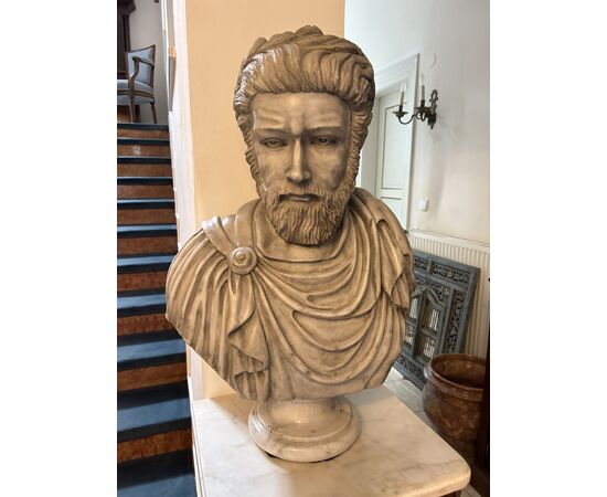 Grande Busto di un Imperatore Romano, Marmo