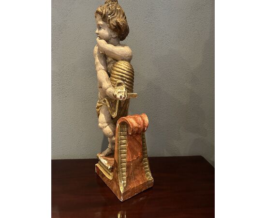 Scultura di legno "Putto degustando miele"