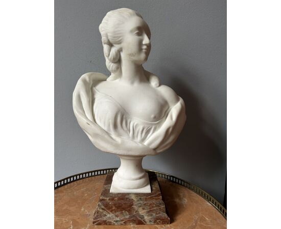 Busto di marmo bianco "Madame de Pompadour"