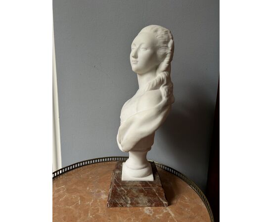 Busto di marmo bianco "Madame de Pompadour"