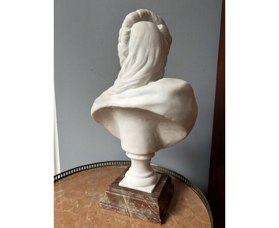 Busto di marmo bianco "Madame de Pompadour"