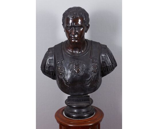 Grande busto di bronzo del Imperatore "G. Cesare"