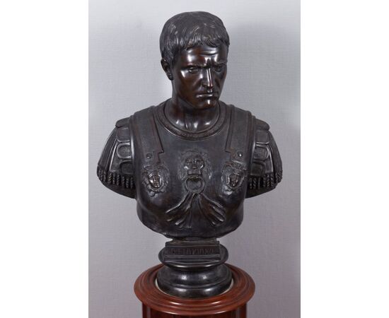 Grande busto di bronzo del Imperatore "G. Cesare"