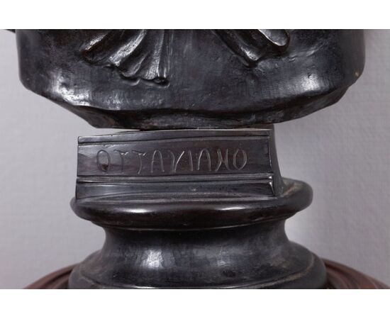 Grande busto di bronzo del Imperatore "G. Cesare"