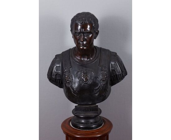 Grande busto di bronzo del Imperatore "G. Cesare"