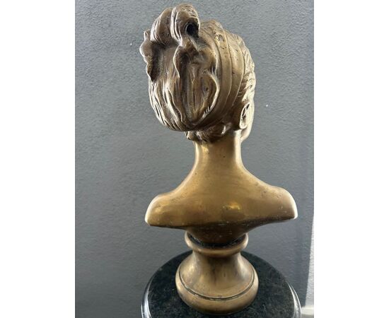 Busto di una ragazza giovane, bronzo