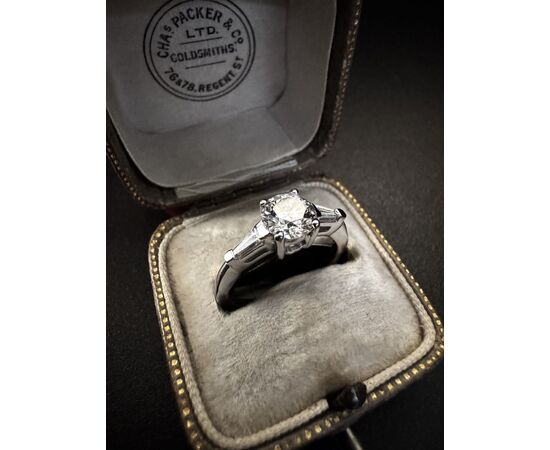 Anello  solitario  in  Platino  con  Diamante  Colore  " E "   1  ct.  con  certificato   G.I.A.