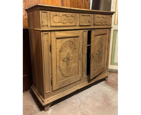 ARM231 - Credenza in noce, epoca '800, misure cm L 143 x P 50 x H 132 