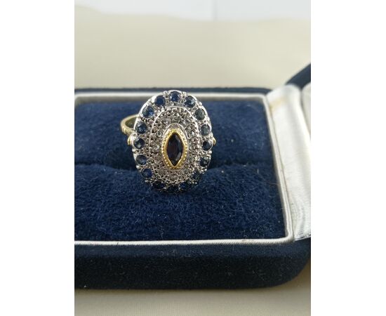 ANELLO ZAFFIRO  TAGLIO MARQUISE SU ORO 18 KT