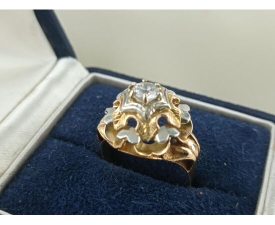 ANELLO CON DIAMANTE CENTRALE, ORO 18 KT