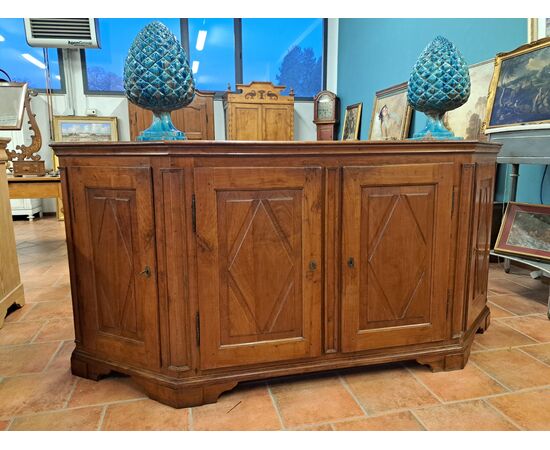 Credenza scantonata in ciliegio a 4 porte  del '700