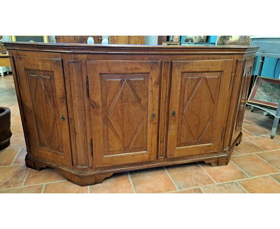 Credenza scantonata in ciliegio a 4 porte  del '700