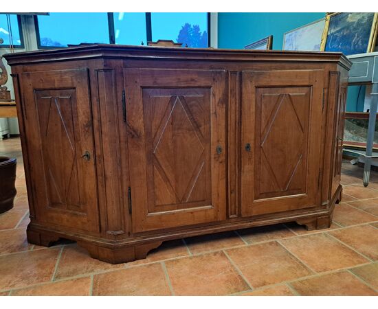 Credenza scantonata in ciliegio a 4 porte  del '700