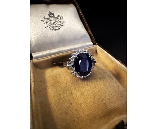 Anello  con  Zaffiro  8.5  ct.  e Diamanti