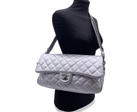 CHANEL Borsa a Tracolla in Pelle Col. Argento Timeless/Classique M