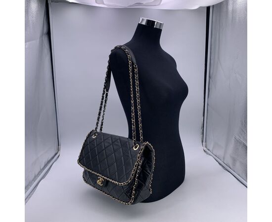 CHANEL Borsa a Tracolla in Pelle Col. Nero Chain Around M