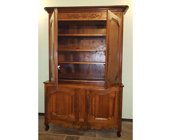 Credenza in legno di noce, area provenzale