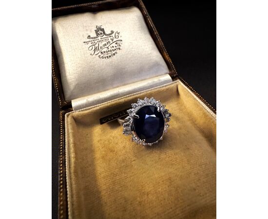 Anello  con  Zaffiro  8.5  ct.  e Diamanti