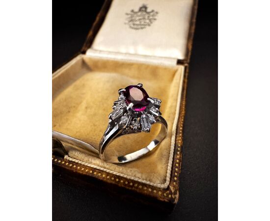 Anello  in  Platino  con  Rubino e  Diamanti  