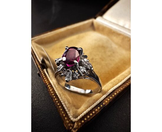 Anello  in  Platino  con  Rubino e  Diamanti  
