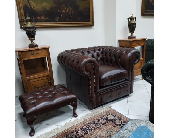 Divani, poltrone e poggiapiedi chesterfield inglesi originali nuovi e vintage 