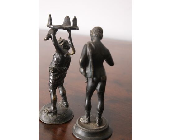 Antica coppia di personaggi in bronzo primi 800 . figure classiche 