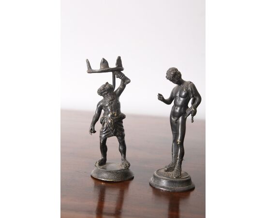 Antica coppia di personaggi in bronzo primi 800 . figure classiche 