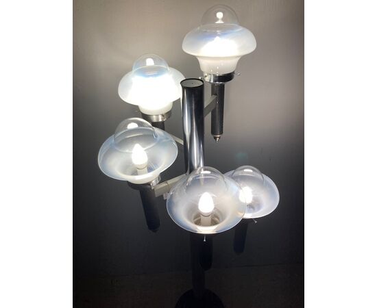 Piantana lampada modernariato anni 70 cinque luci . Metallo cromato e vetro murano . Design Altezza cm 150