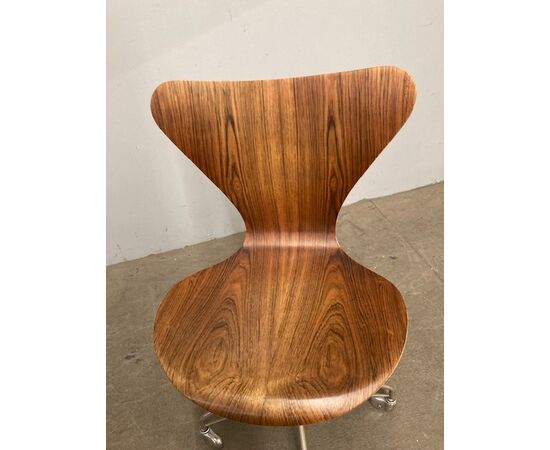 Sedia Arne Jacobsen for FRITZ Hansen 3117 ANNO 1955 girevole. Design unico Danimarca