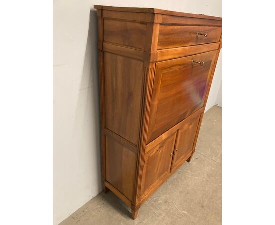 Antico secretaire ribalta in noce fine 700 . Luigi XVI . Mis 95 x 39 h 139. Restaurato 