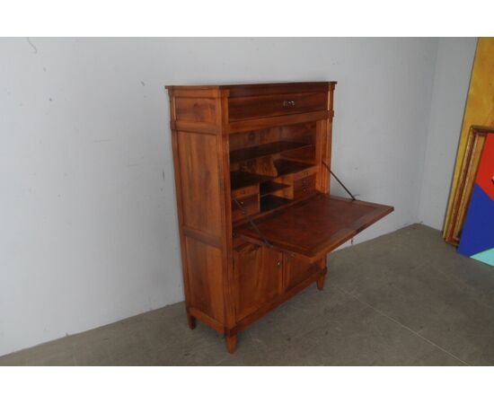 Antico secretaire ribalta in noce fine 700 . Luigi XVI . Mis 95 x 39 h 139. Restaurato 