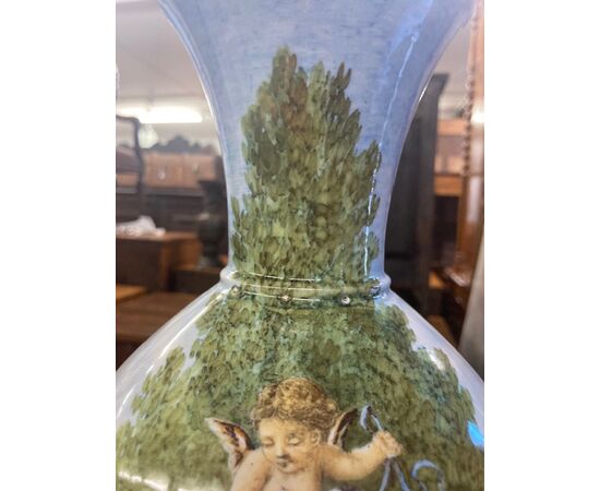 Antico vaso Con Putti manifattura Ginori epoca 1850 . Mis Altezza cm 35