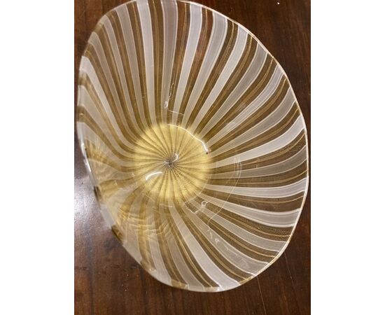 Coppa centrotavola Murano Barovier e Toso anni 70. Firma Incisa mis: mis. 26 x 19 h14 