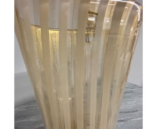 Straordinario vaso in vetro Lattimo oro Barovier e Toso Murano 1970 . Altezza cm 36 . Perfette condizioni 