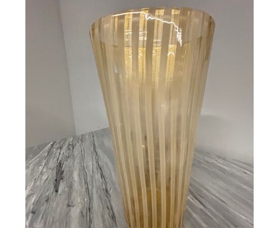 Straordinario vaso in vetro Lattimo oro Barovier e Toso Murano 1970 . Altezza cm 36 . Perfette condizioni 