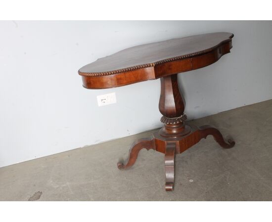 Antico tavolo da salotto 1860 in noce . a “ Biscotto “ . Mis 113 x63 