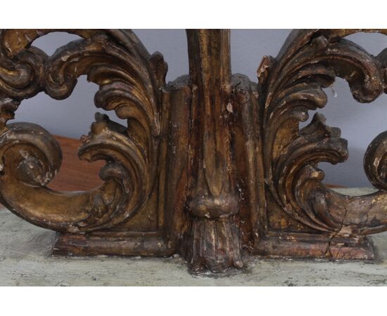 Antico candelabro candeliere in legno dorato a mecca XVIII sec. A due luci . Mis 66 x  altezza cm 42  