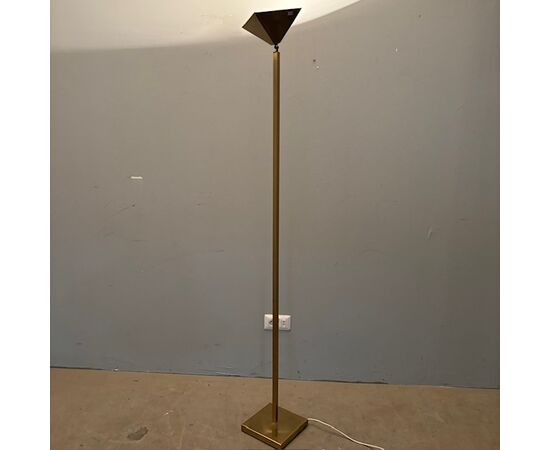 Lampada in ottone  cromata oro . anni 70 vintage. Design unico luce regolabile. Mis h 180 . 