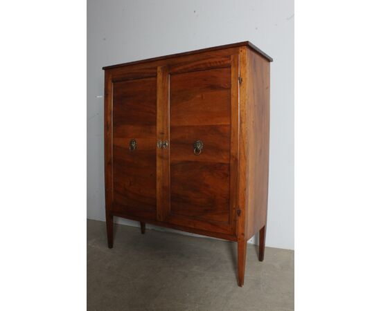 Antica bellissima credenza / stipo Luigi XVI fine 700 . Mis L105 prof 40 H 125 .Restaurata 