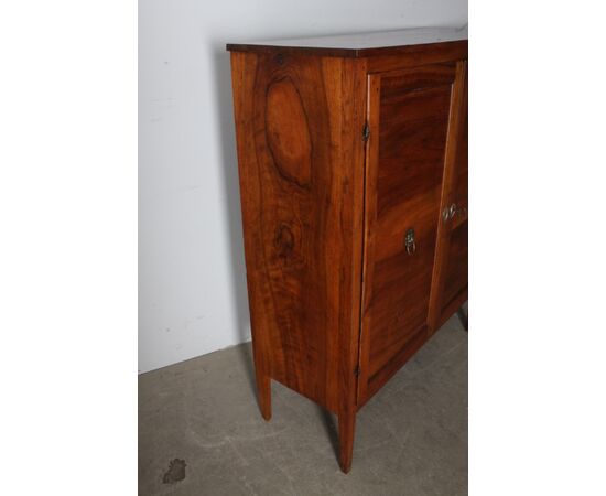 Antica bellissima credenza / stipo Luigi XVI fine 700 . Mis L105 prof 40 H 125 .Restaurata 