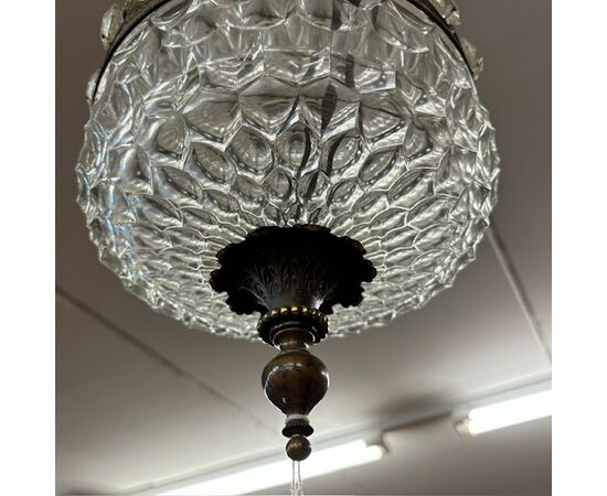 l.ampadario chandelier a sospensione anni 60 , in vetro e ottone . 