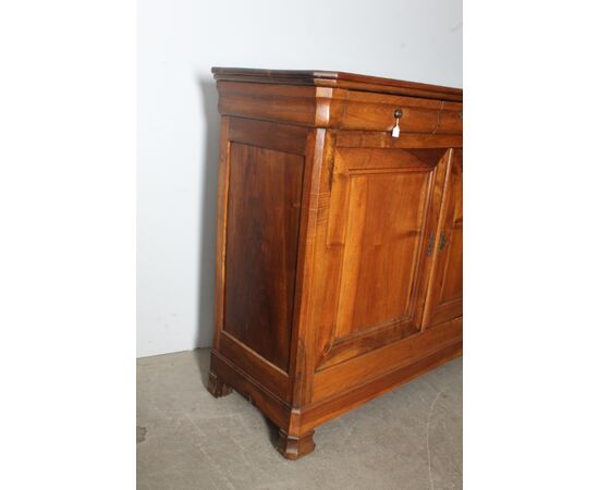 Antica credenza servante  cappuccina L. Filippo 1850 noce massello . rest 142 x 54 . Restaurata 