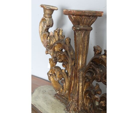 Antico candelabro candeliere in legno dorato a mecca XVIII sec. A due luci . Mis 66 x  altezza cm 42  